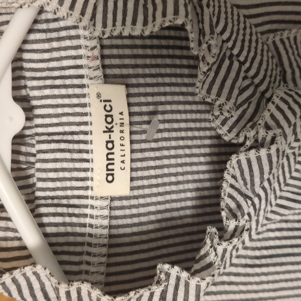 Chic Anna - Kaci California Blouse with Ruffle Detail - Feminine - Sophisticated - Picture 10 of 13